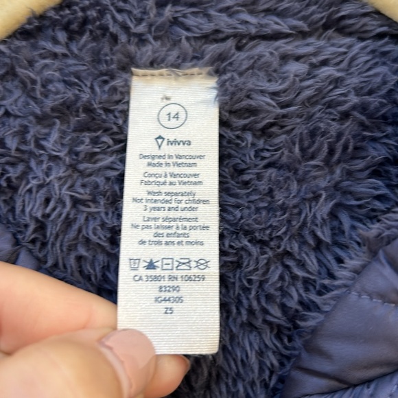 Luluemon Ivivva Girls Vest Reversible Sherpa Lined Quilted Athletic Size 14 - Picture 3 of 7